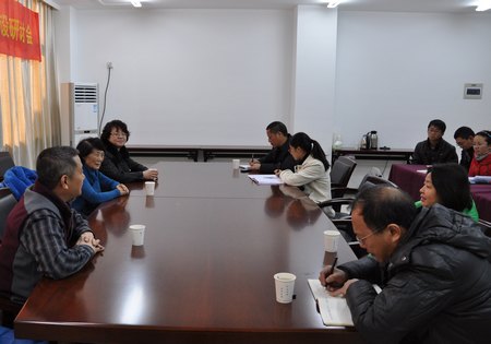 中国科学院院士匡廷云来校与教师座谈