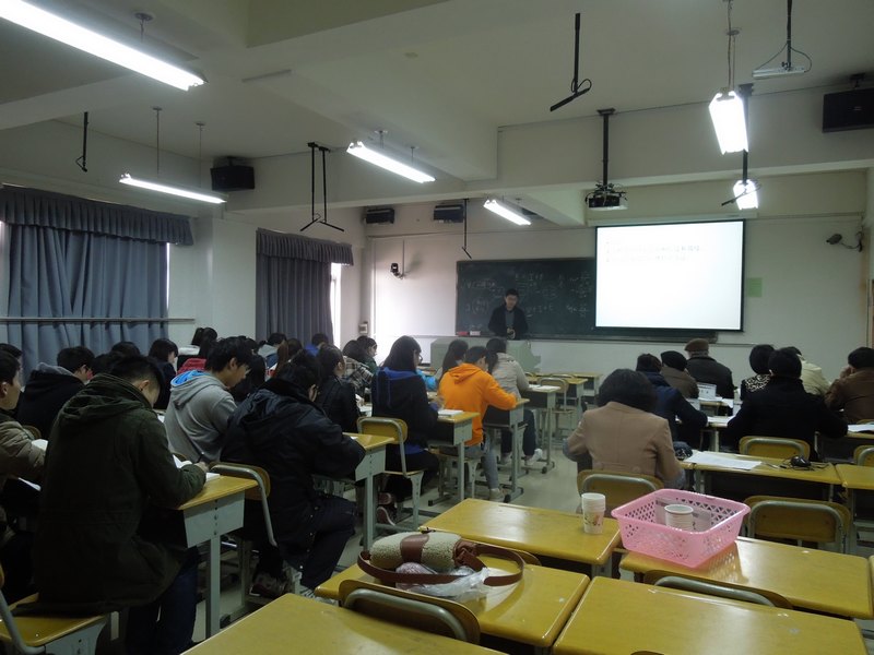 云南师范大学商学院举行2013年“新三中心”教学设计比赛活动