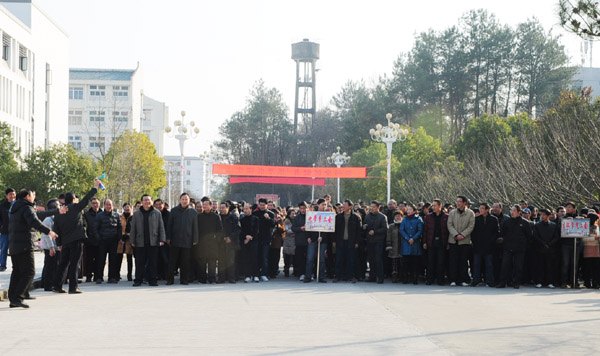 �뽡��ͬ�ШD�D��ɽѧԺ�ٰ��ְ����ӭ���ꡱУ԰�����߻