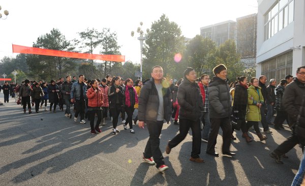 �뽡��ͬ�ШD�D��ɽѧԺ�ٰ��ְ����ӭ���ꡱУ԰�����߻