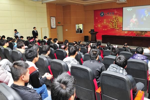 孝老爱亲 诠释大爱