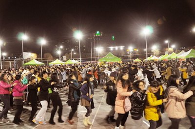 “灵舞之夜”元旦露天舞会在欢歌笑语中落幕