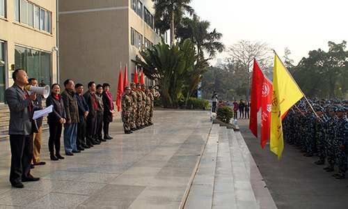 无磨练不青春 2013级学生进行“冬训”