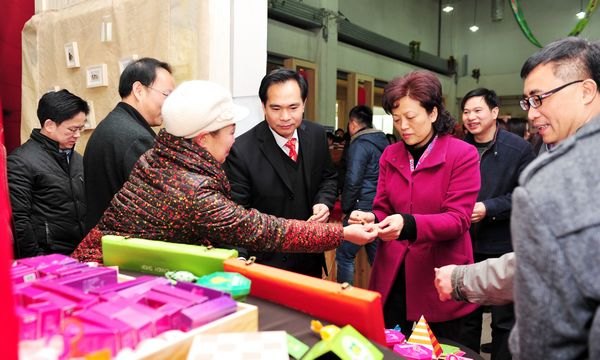 艺术设计学院举行学生创意设计作品展开幕式暨校县合作签约仪式