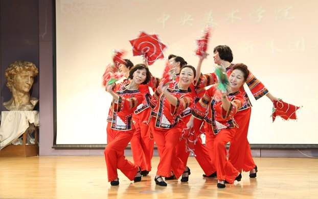 桑榆情筑百年梦:离退休老同志新春团拜会举行