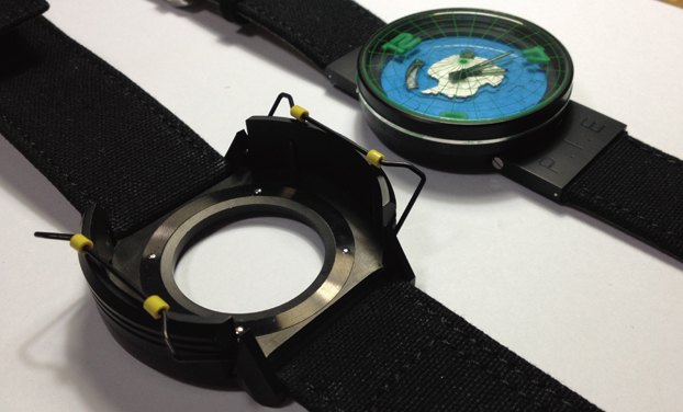 分秒不差 为雪龙号护航:设计学院参与设计中国极地科考专用表