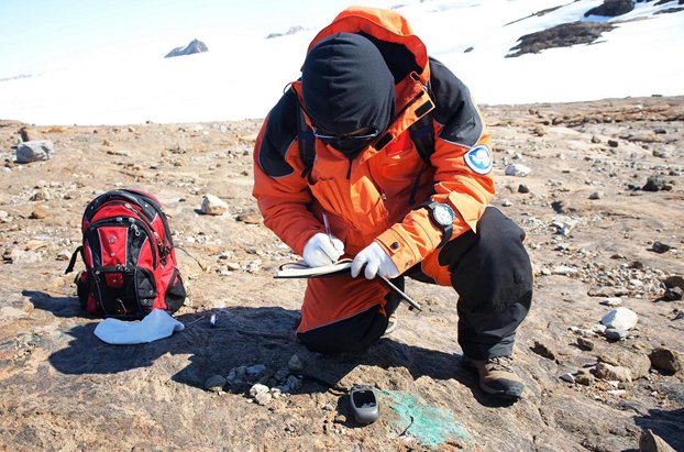 分秒不差 为雪龙号护航:设计学院参与设计中国极地科考专用表