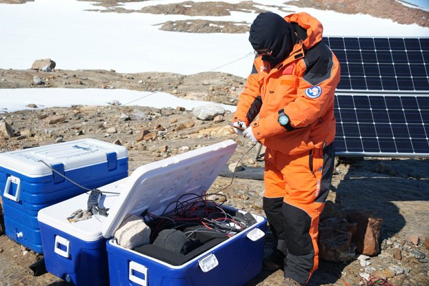分秒不差 为雪龙号护航:设计学院参与设计中国极地科考专用表