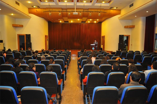 金陵学院召开2013年工作总结大会暨民主测评会