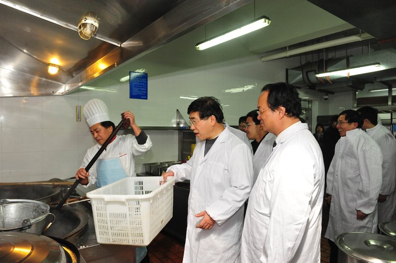 2013厨艺比赛与菜品展示暨授奖仪式日前举行  生动展示东华大学烹饪技术水平