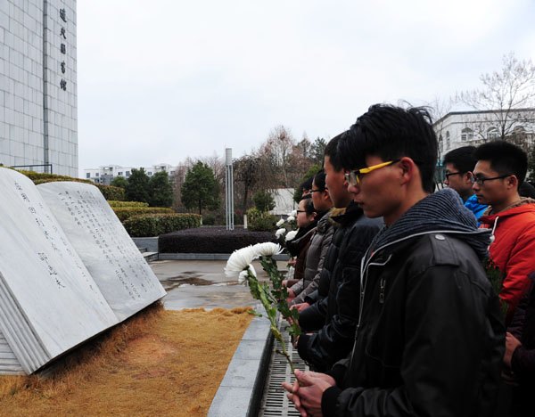 黄山学院学生追思邵逸夫先生