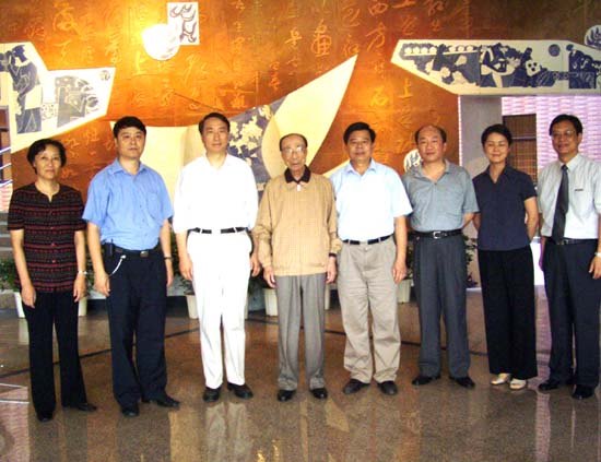 景德镇陶瓷学院师生深切缅怀邵逸夫先生