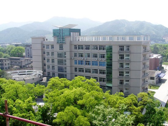 景德镇陶瓷学院师生深切缅怀邵逸夫先生