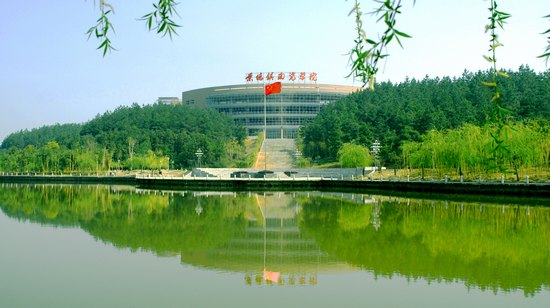 景德镇陶瓷学院师生深切缅怀邵逸夫先生