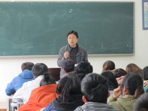 景德镇陶瓷学院各班级召开“四防”主题班会