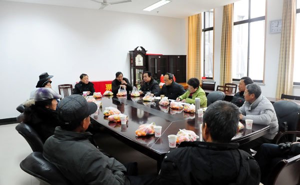 黄山学院召开2013年度退休人员座谈会