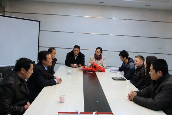 校领导走访慰问少数民族学生、外国留学生