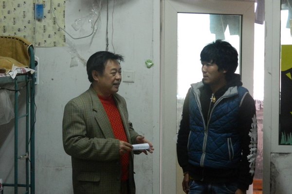 校领导走访慰问少数民族学生、外国留学生