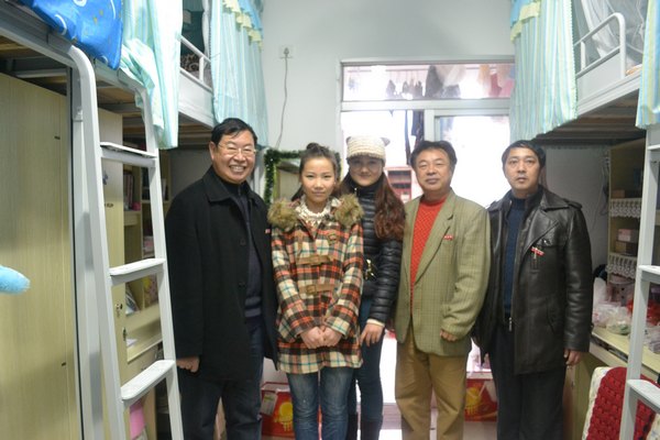 校领导走访慰问少数民族学生、外国留学生