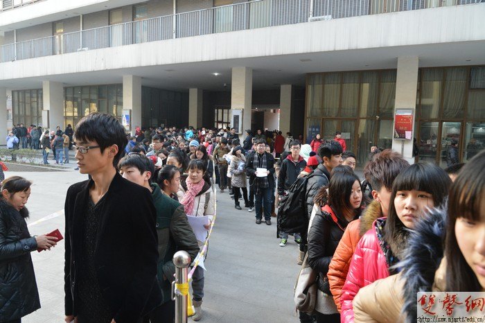 【图片新闻】直击南艺艺考报名现场