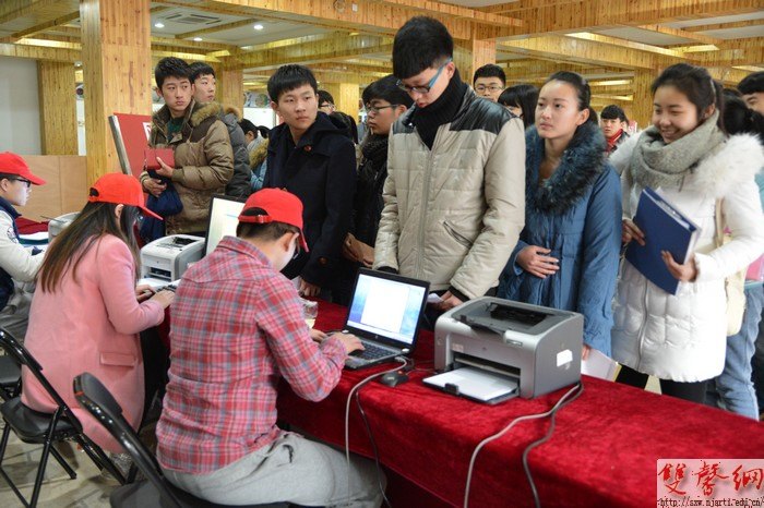 【图片新闻】直击南艺艺考报名现场