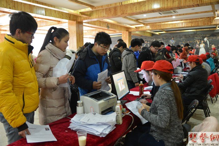 【图片新闻】直击南艺艺考报名现场