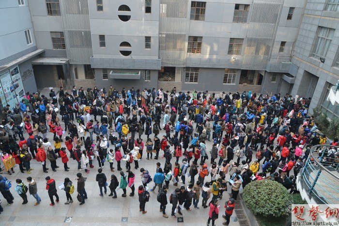 【图片新闻】直击南艺艺考报名现场