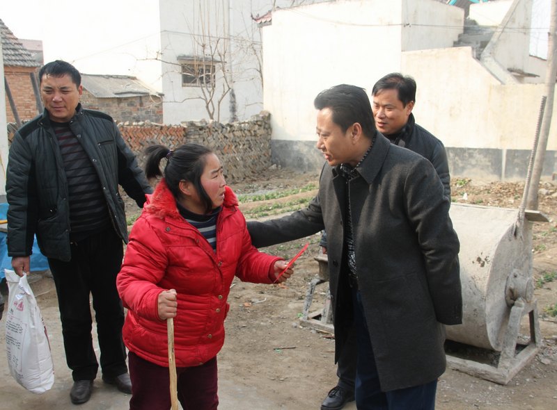 校工会主席孙海一行到许昌学院帮扶单位进行慰问