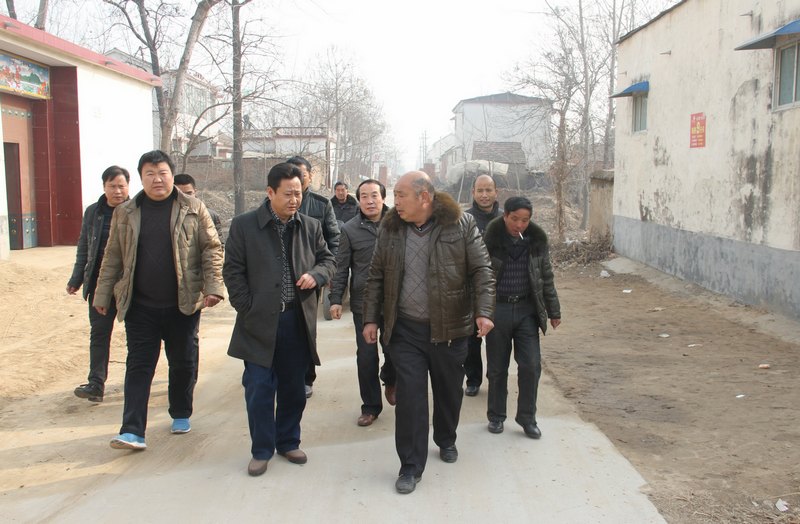 校工会主席孙海一行到许昌学院帮扶单位进行慰问