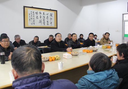 学校召开后勤退休老同志迎新春座谈会