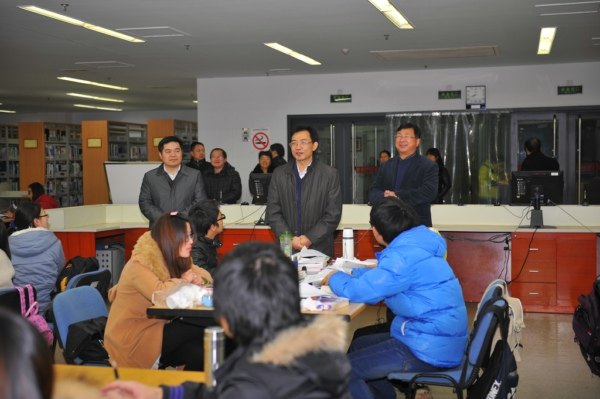 元旦前夕院领导亲切慰问师生员工