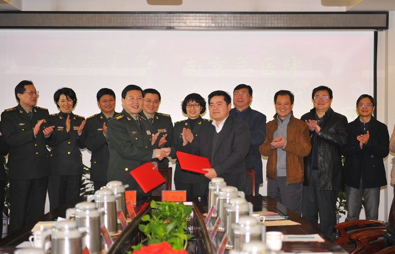 金陵学院与南京军区南京总医院签订护理教学合作协议