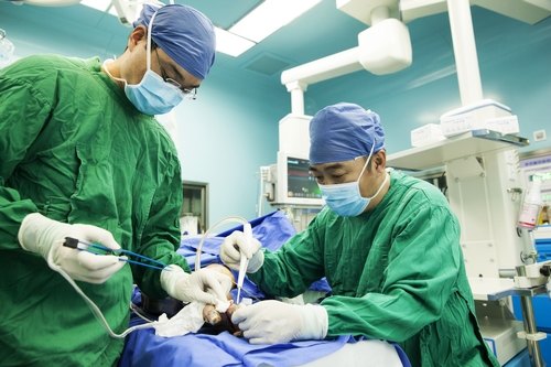 长海医院烧伤外科成功实施国内首例"水刀"清创手术