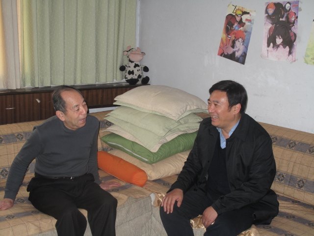 校领导亲切看望离退休老干部