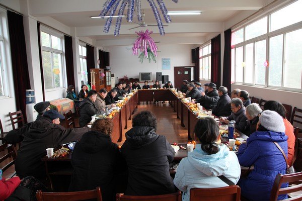 学校召开离退休教职工代表2013年度情况通报会