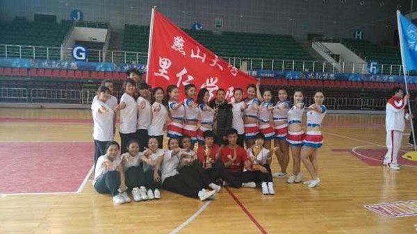 燕山大学里仁学院健美操队在河北省4高校健美操大赛中喜获佳绩