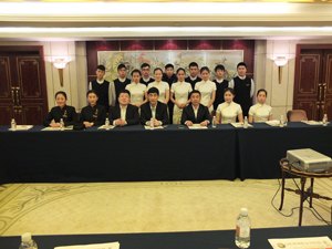 狄保荣书记赴上海慰问实习生