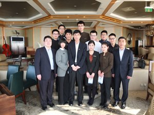 狄保荣书记赴上海慰问实习生