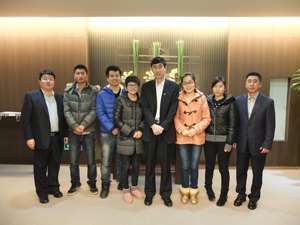 狄保荣书记赴上海慰问实习生