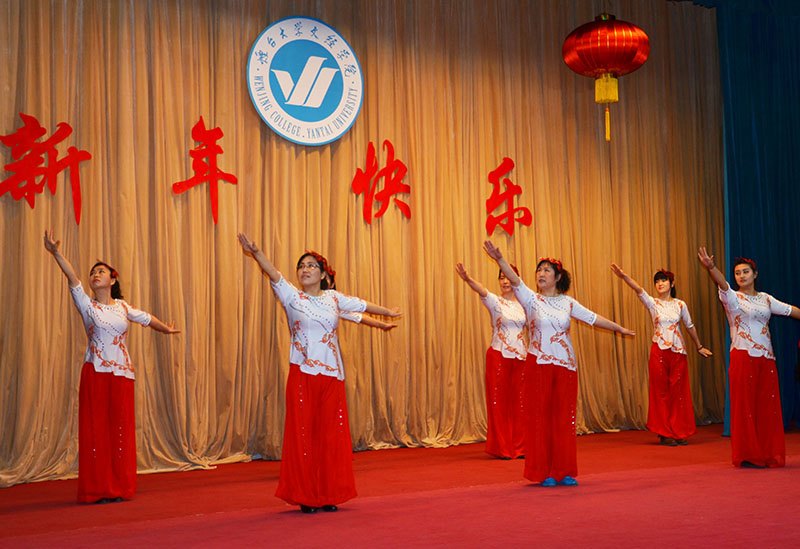 学院2013年度工作总结及表彰大会举行