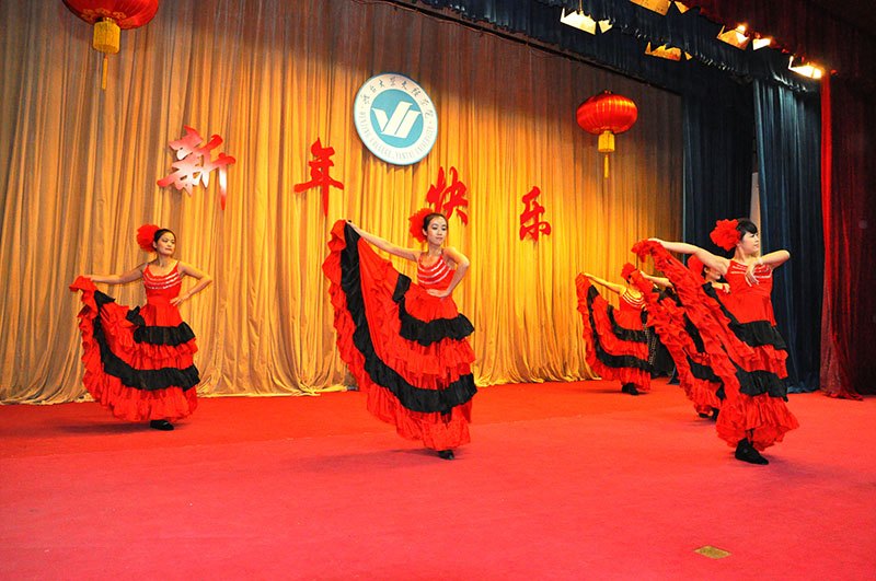 学院2013年度工作总结及表彰大会举行