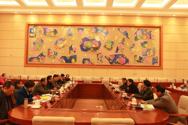 景德镇市市长颜赣辉一行到景德镇陶瓷学院调研