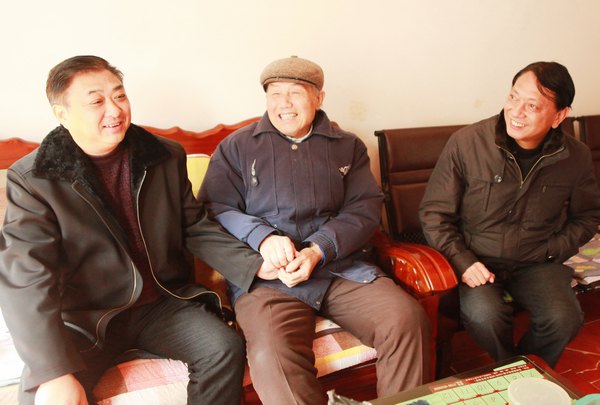 校领导走访慰问离退休老同志