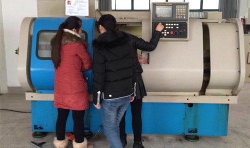 湖北工业大学首期职业技能培训数控班顺利完成培训鉴定