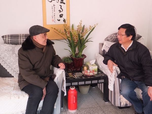 校领导春节前夕慰问离退休老干部