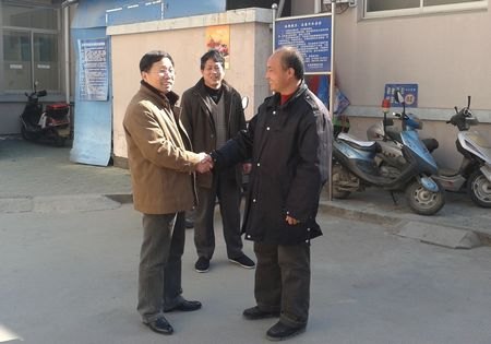 假期安保不放松校领导参加警民恳谈慰问安保值班人员