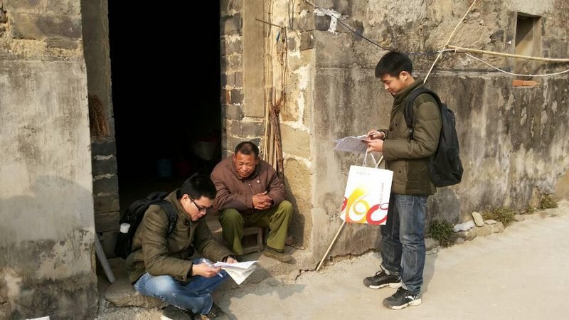 湖北工业大学学子助力“三万”活动