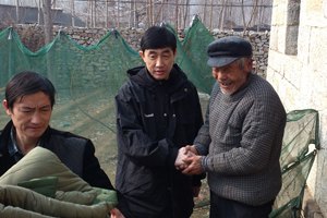 �ұ�����Ǹ���ׯ����һ��ǡ���ְ���߷�ο��ƶ����ͥ