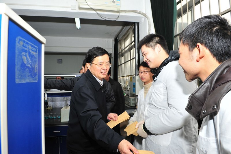 副省长郭生练慰问湖工大寒假留校学生