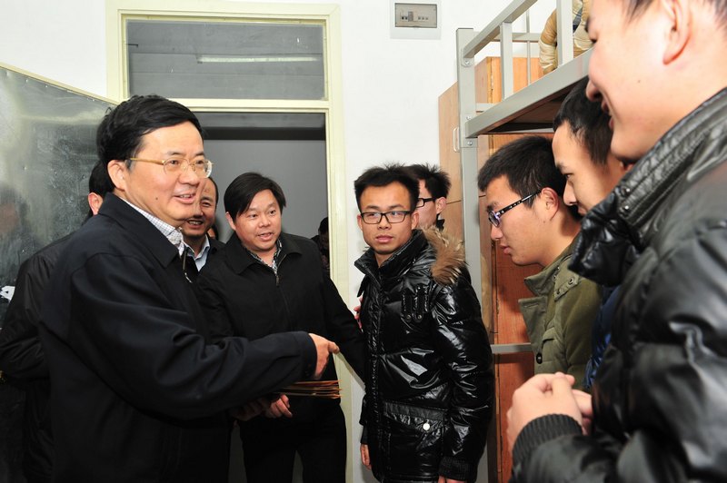 副省长郭生练慰问湖工大寒假留校学生